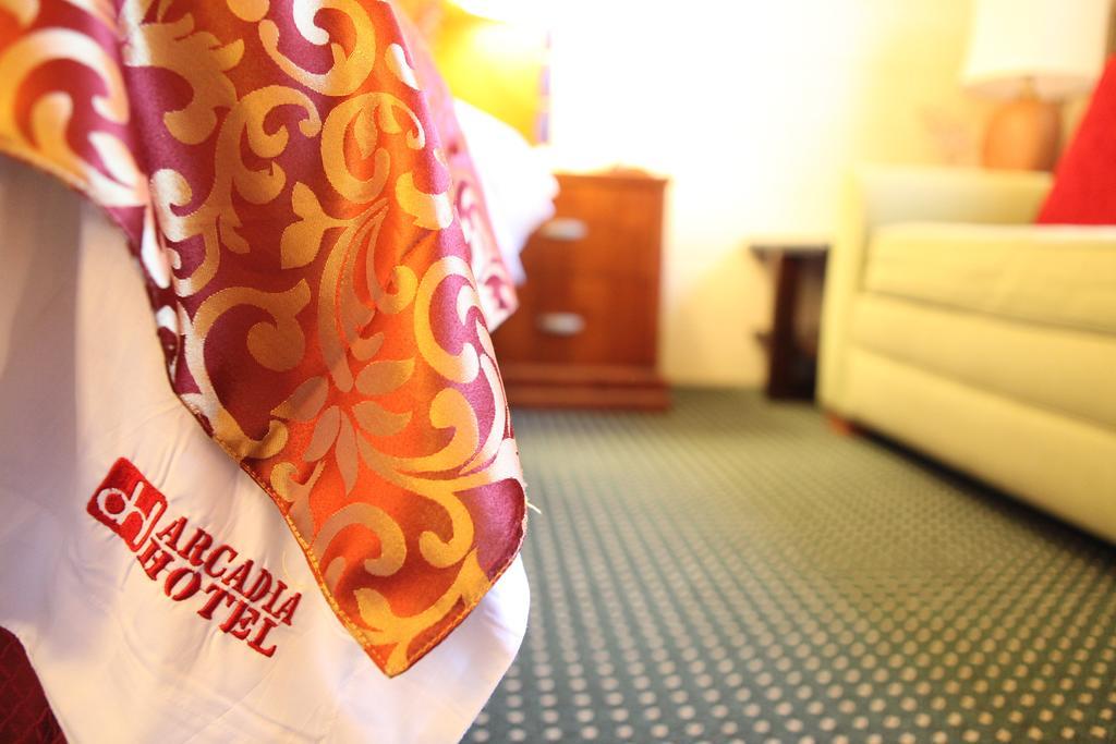 Arcadia Hotel Gering Luaran gambar