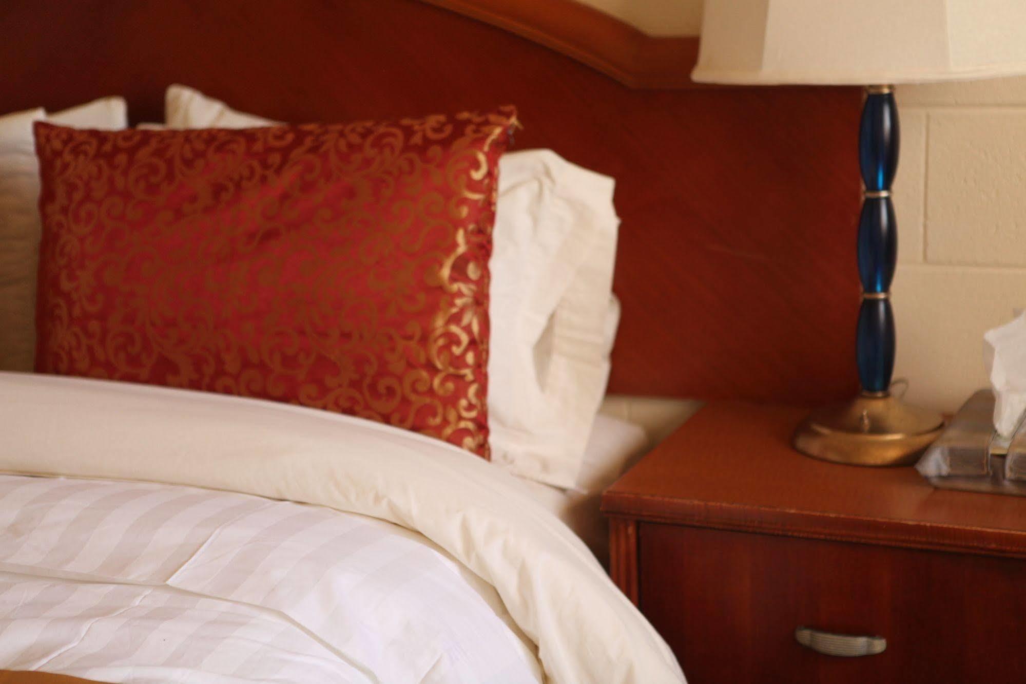 Arcadia Hotel Gering Luaran gambar