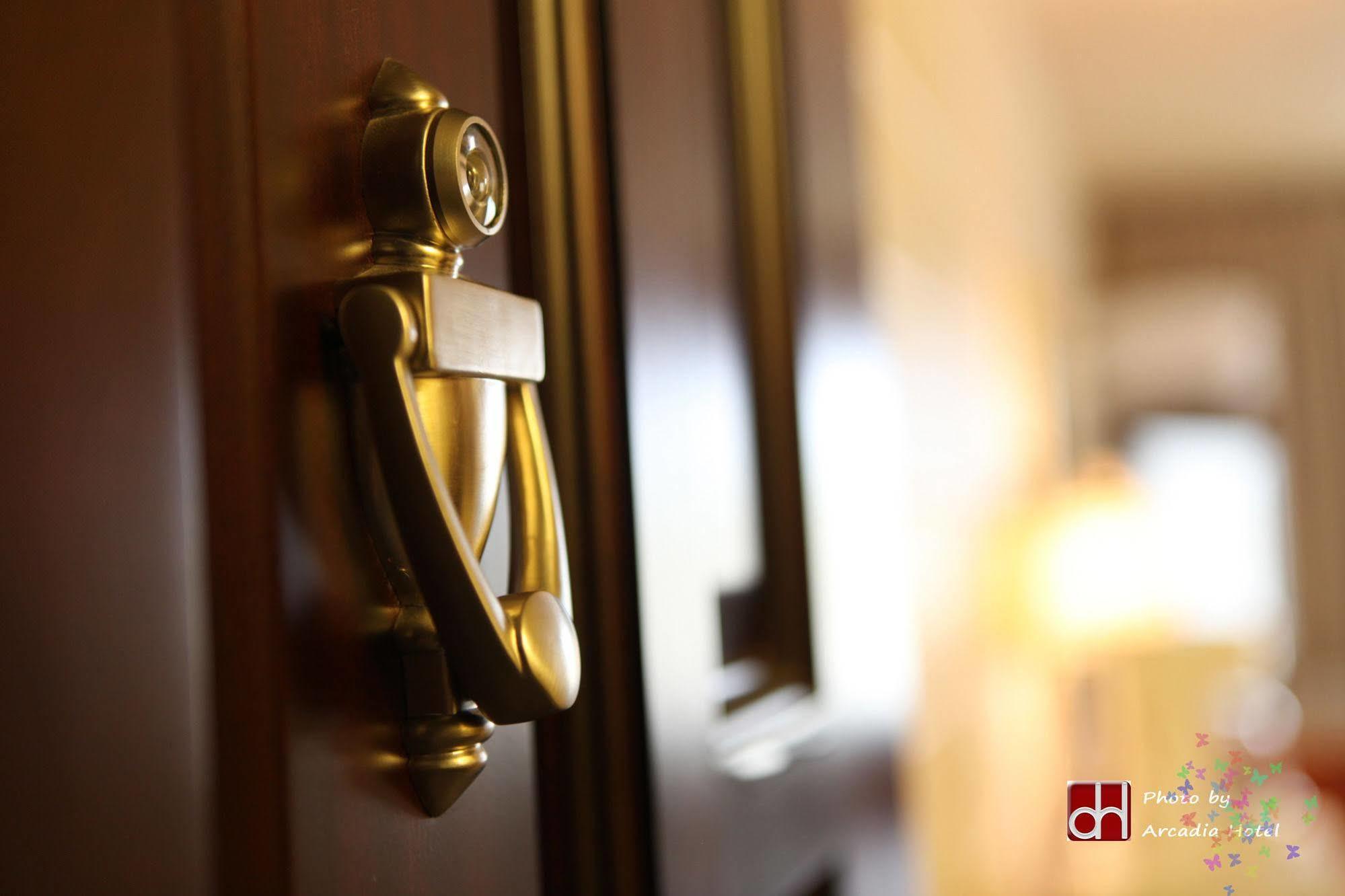 Arcadia Hotel Gering Luaran gambar